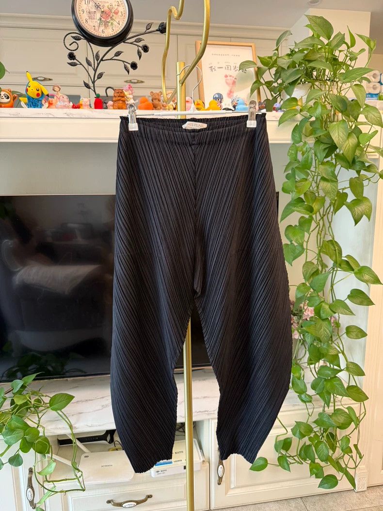 Issey Miyake Issey Miyake size:3 Black pleated trousers Size 31" - 1 Thumbnail