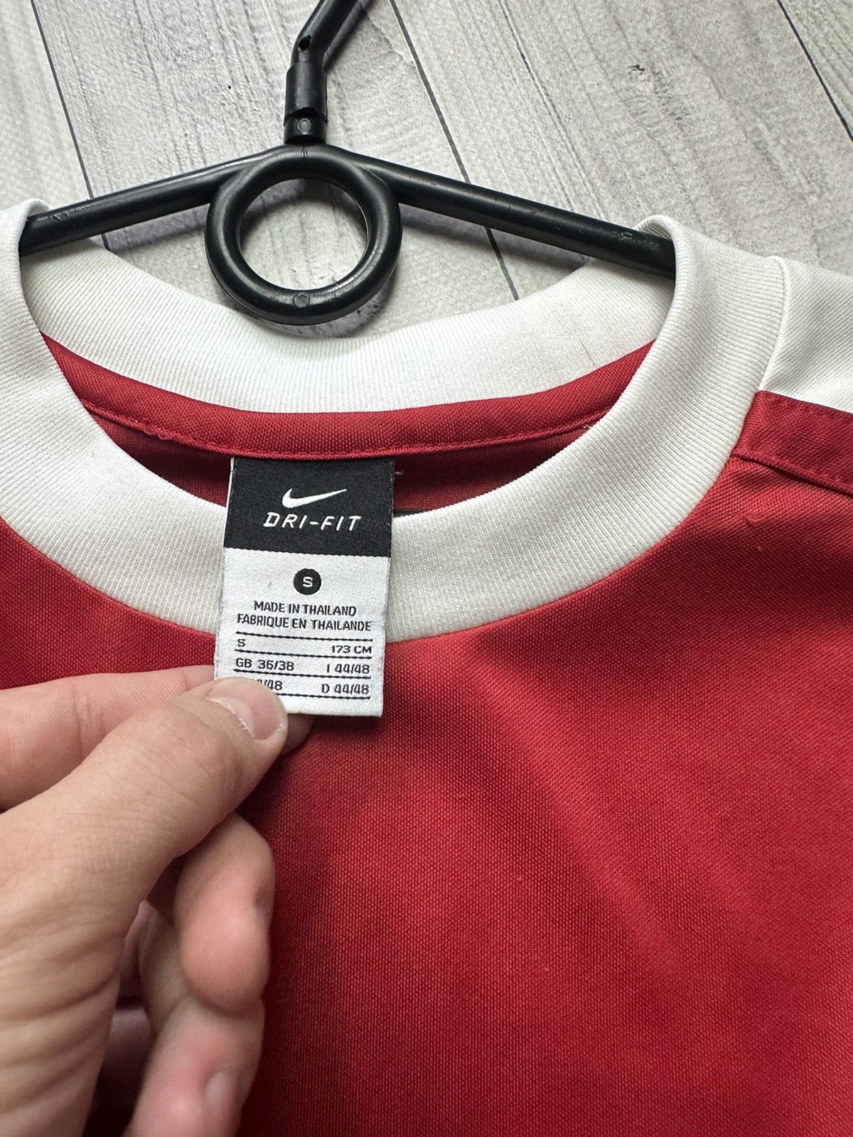 Vintage Vintage Nike soccer jersey red long sleeve size S Size US S / EU 44-46 / 1 - 6 Thumbnail
