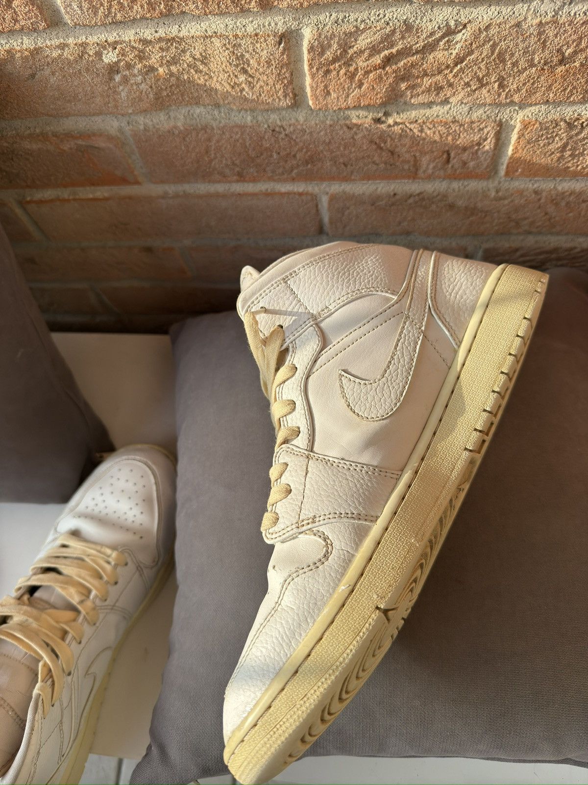 Air Jordan 1 Mid White
