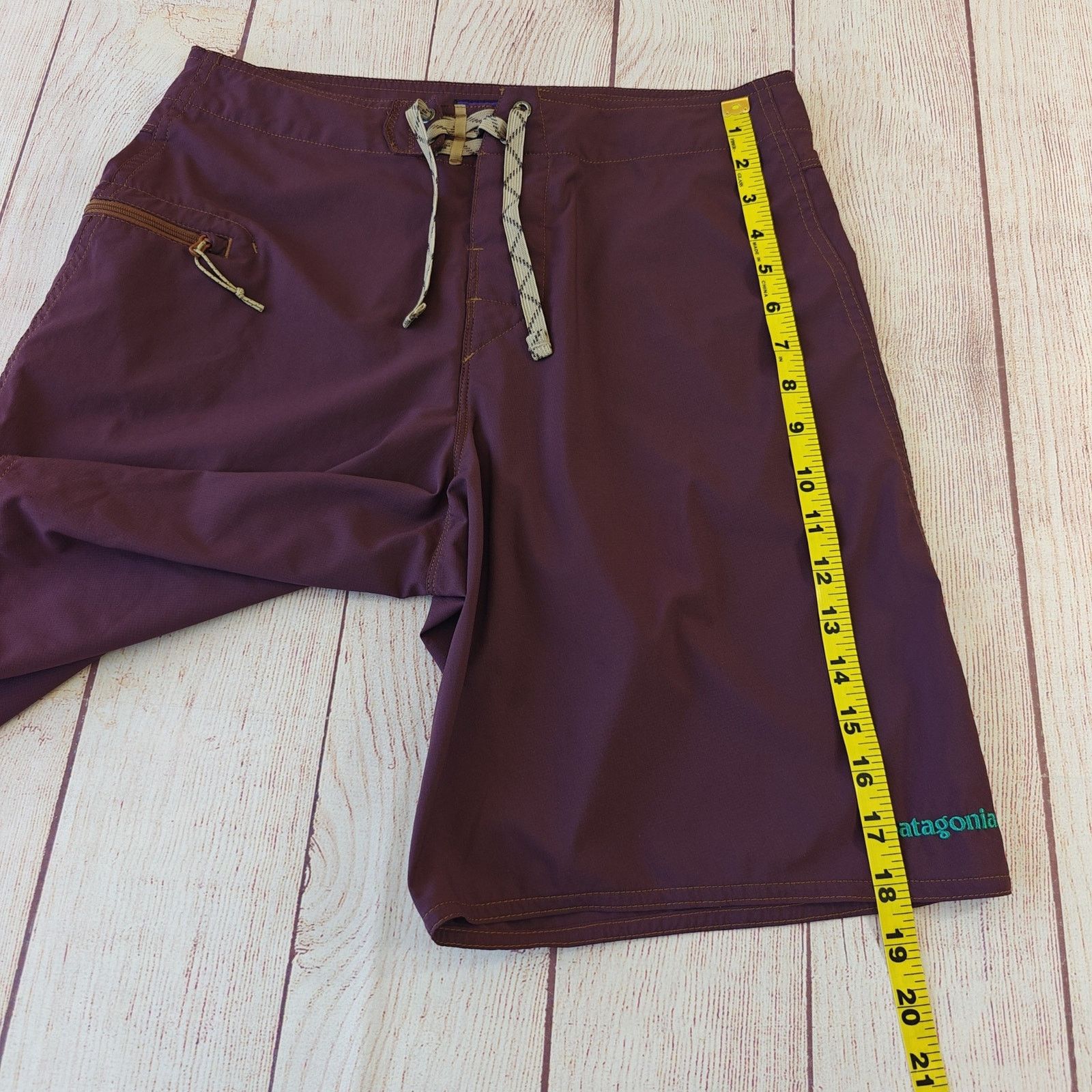 Patagonia M's Patagonia Stretch Wavefarer 9" Board Shorts sz 29 Size US 29 - 8 Thumbnail