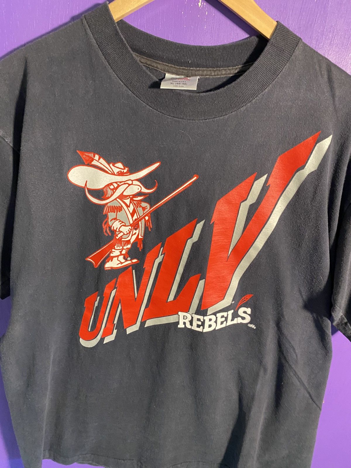 Other Vintage 90s UNLV Rebels faded logo t-shirt Size US L / EU 52-54 / 3 - 3 Thumbnail