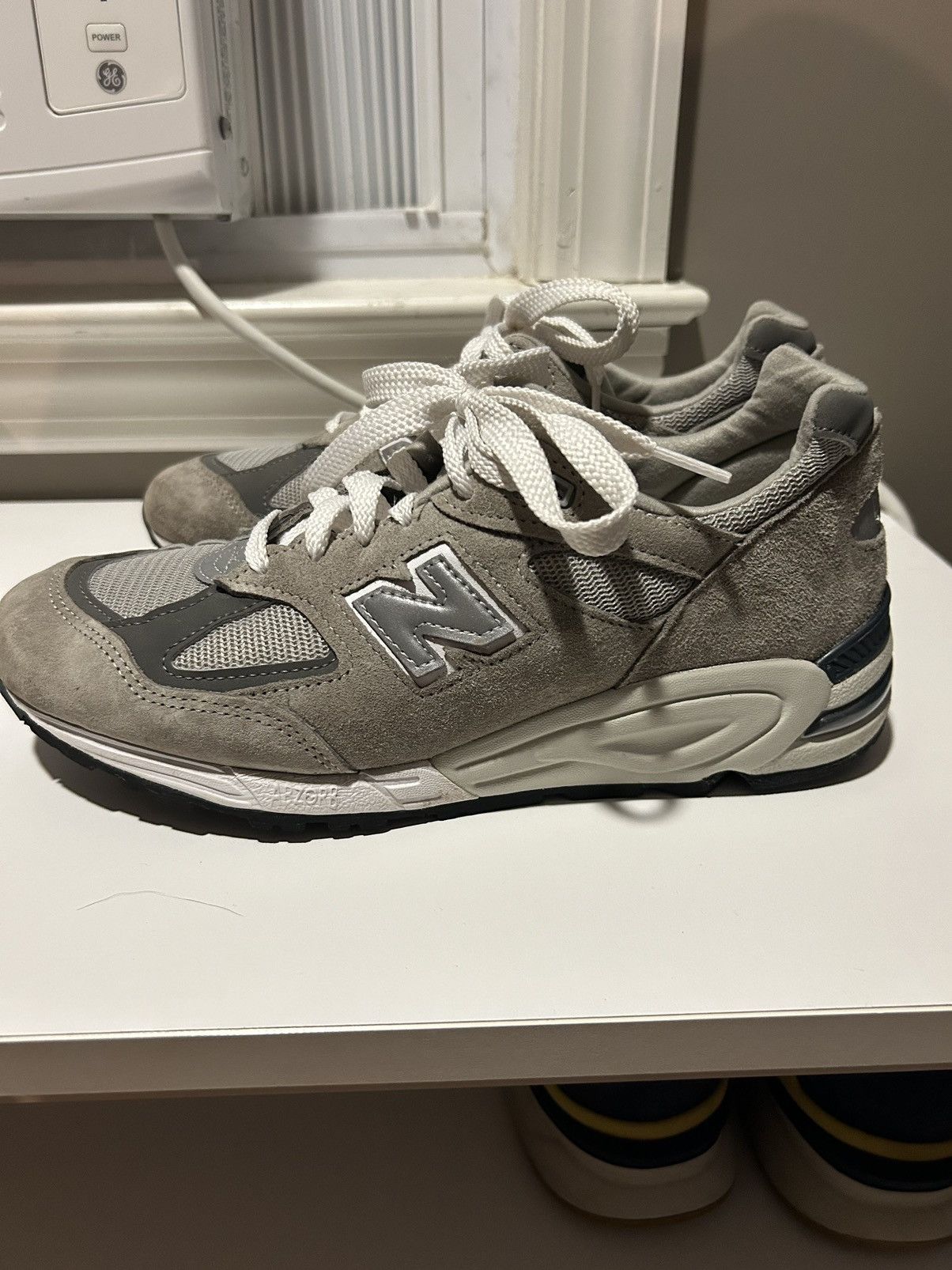 New Balance New Balance M990GY2 Size US 8.5 / EU 41-42 - 2 Thumbnail