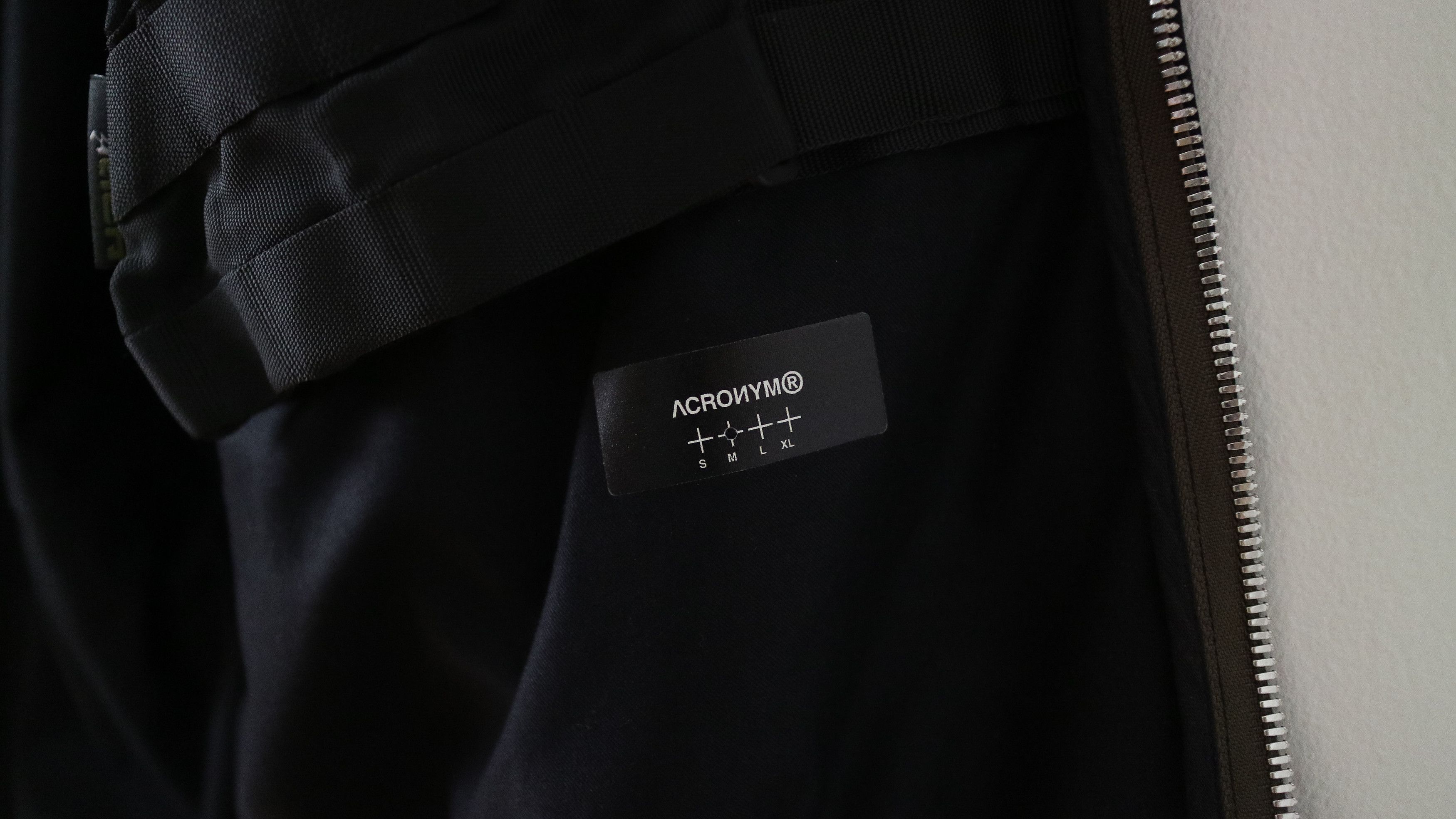 Acronym Acronym SS'18 J59TS-CH Size US M / EU 48-50 / 2 - 4 Thumbnail