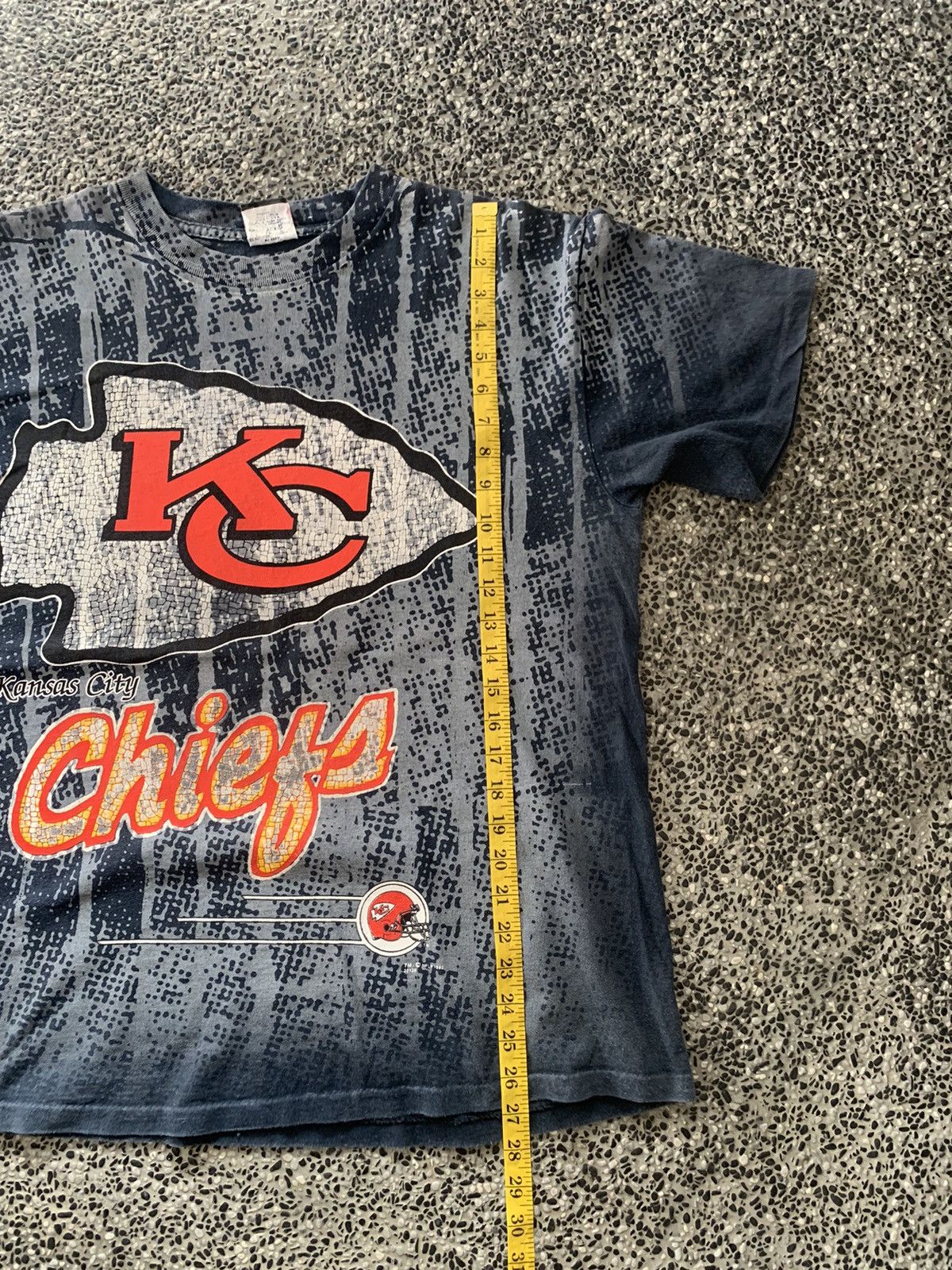 NFL × Vintage Vintage 90s Kansas City Chiefs Over Print NFL Team T shirt Size US L / EU 52-54 / 3 - 9 Thumbnail