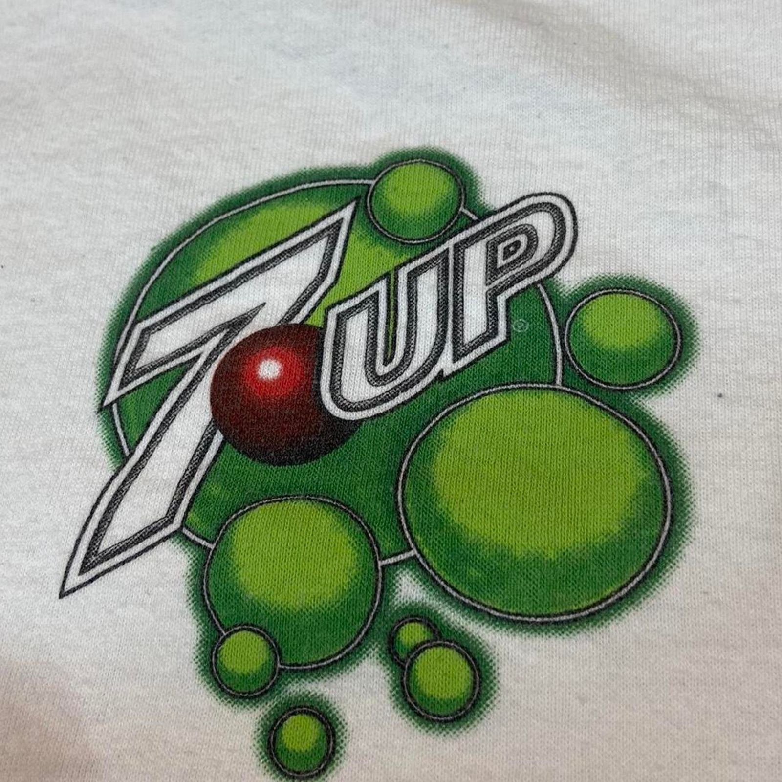 Other 90s 7 up soda tee shirt Size US L / EU 52-54 / 3 - 4 Thumbnail