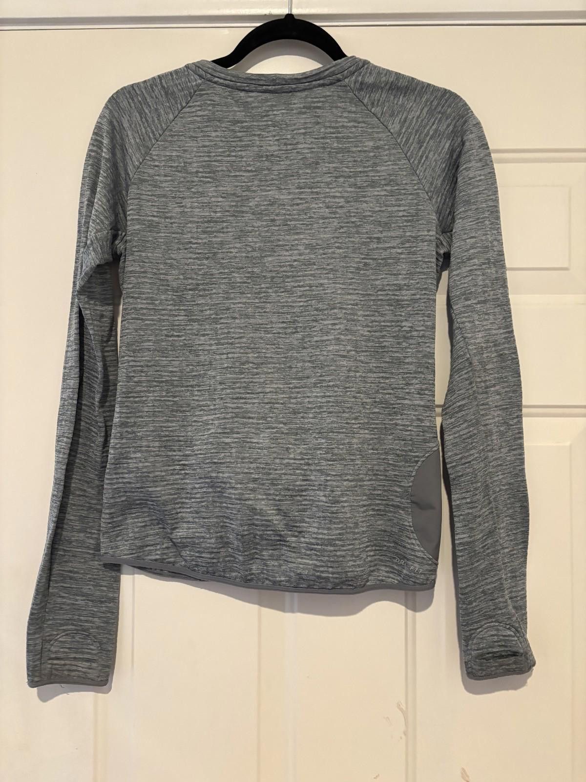 Nike Women's sz XS grey Nike dri fit long sleeve #644 Size XS / US 0-2 / IT 36-38 - 2 Thumbnail
