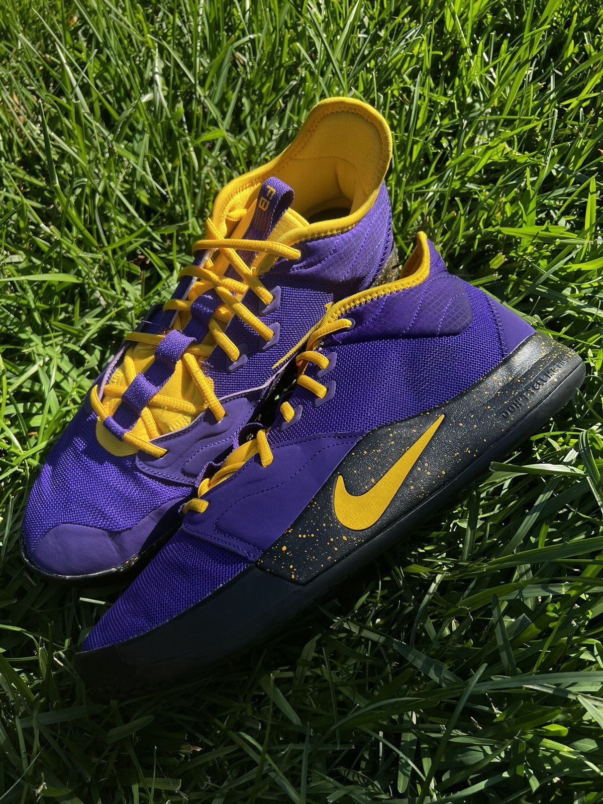 Nike CLEAN Nike PG 3 ID size 13.5 Mens Purple Lakers shoes Size US 13 / EU 46 - 2 Thumbnail