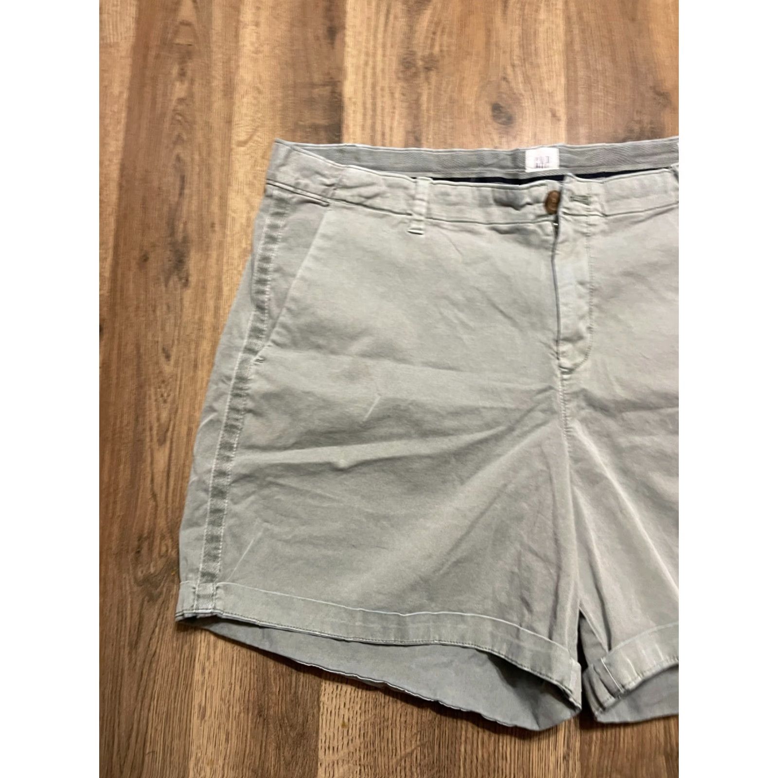 Gap GAP Shorts Women’s 18 Green Girlfriend Chino Short Pockets Casual Vintage? No — Use original words only. Size 40" / US 18 - 3 Thumbnail