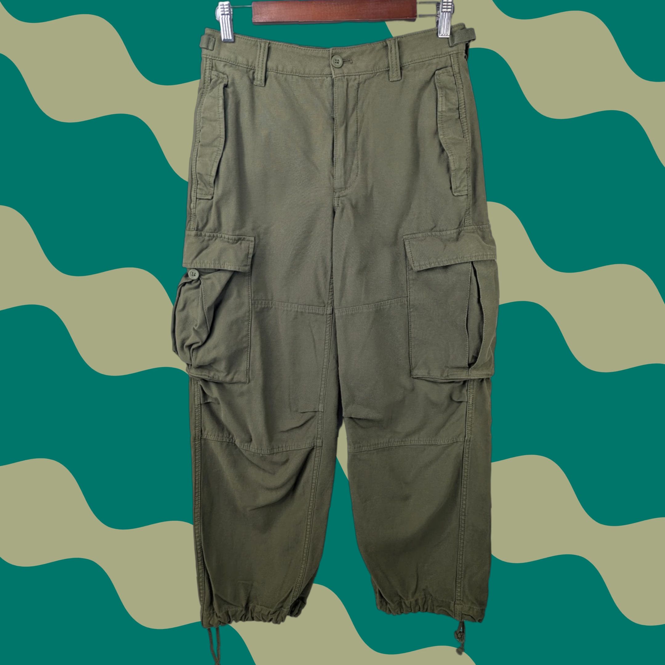 Aritzia Aritzia TNA Supply Cargo Pants Women's Size 4 Army Green Cargo Pants Tapered Regular Waist Buckle Zipper Size 27" / US 4 / IT 40 - 1 Thumbnail