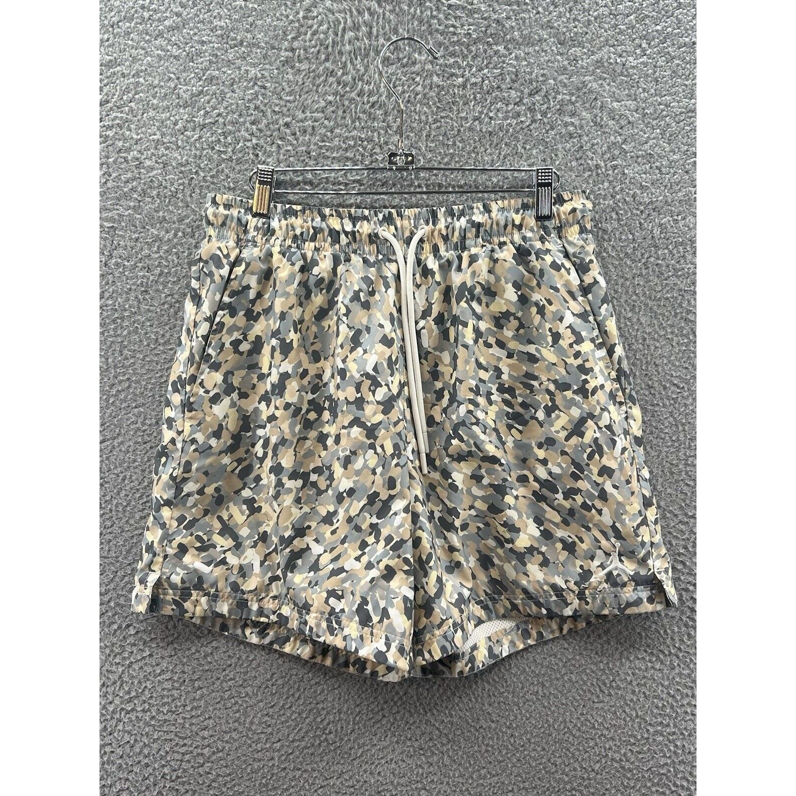 Jordan Brand Jordan Essentials Sail Poolside Shorts Sz. Medium FN4635-133 Size US 34 / EU 50 - 1 Thumbnail