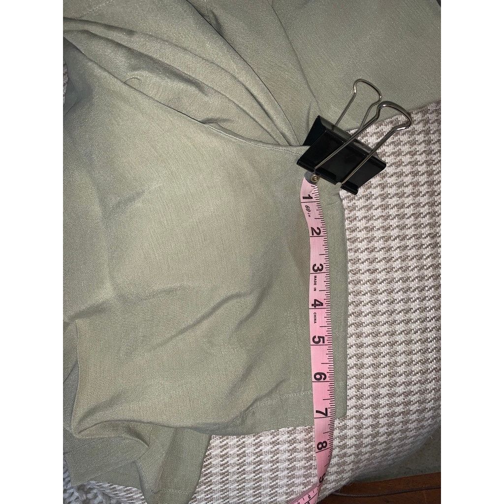 Tommy Bahama Tommy Bahama Women's Cargo Shorts Green Size 16 Solid Silk Size 38" / US 16 / IT 52 - 6 Thumbnail