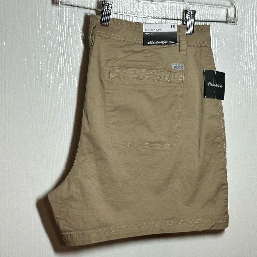 Eddie Bauer Eddie Bauer Womens Aspire Chino Shorts in Light Khaki Size 40" / US 18 - 6 Thumbnail