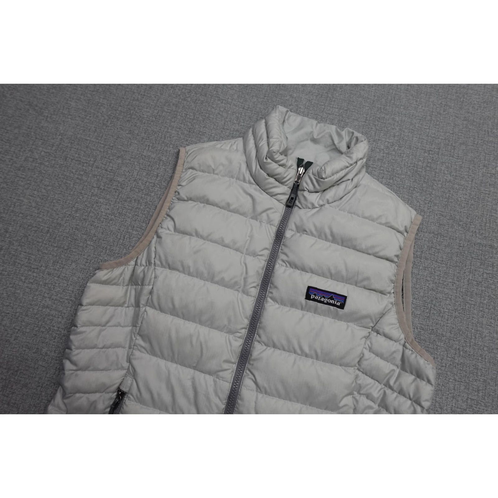 Patagonia Patagonia Vest Womens Small Gray Down Puffer Quilted Full Zip Lightweight Winter Size S / US 4 / IT 40 - 2 Thumbnail