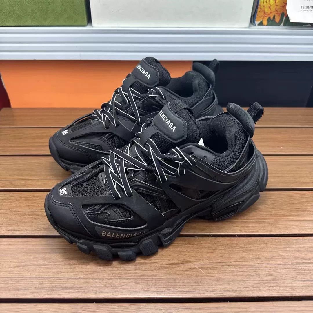 Balenciaga Balenciaga Distressed Black Lowtop Sneakers it_35 Women Size US 5 / IT 35 - 1 Thumbnail