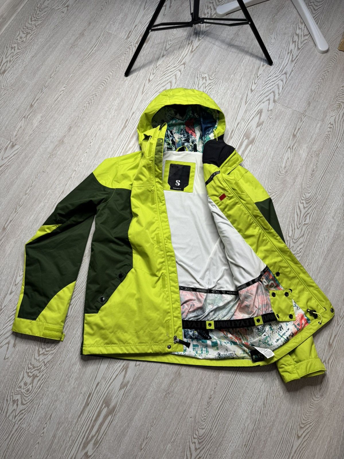 Vintage Vintage Oakley Rare Green Ski jacket Size S Size US S / EU 44-46 / 1 - 13 Thumbnail