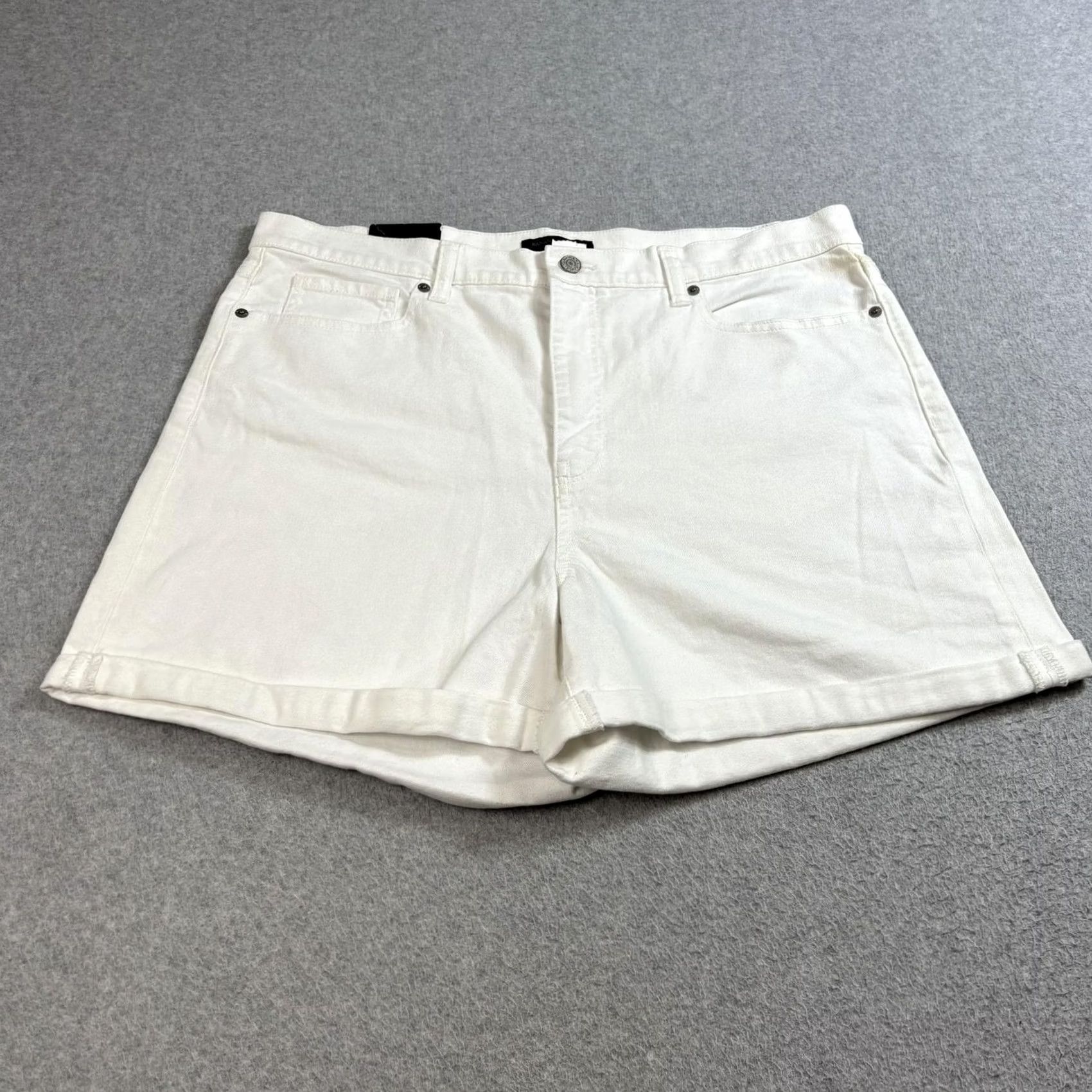Banana Republic VINTAGE Banana Republic Womens Shorts 16 White Girlfriend Denim Washwell Rolled Hem (NOTE: Vintage not applicable) Size 38" / US 16 / IT 52 - 2 Thumbnail