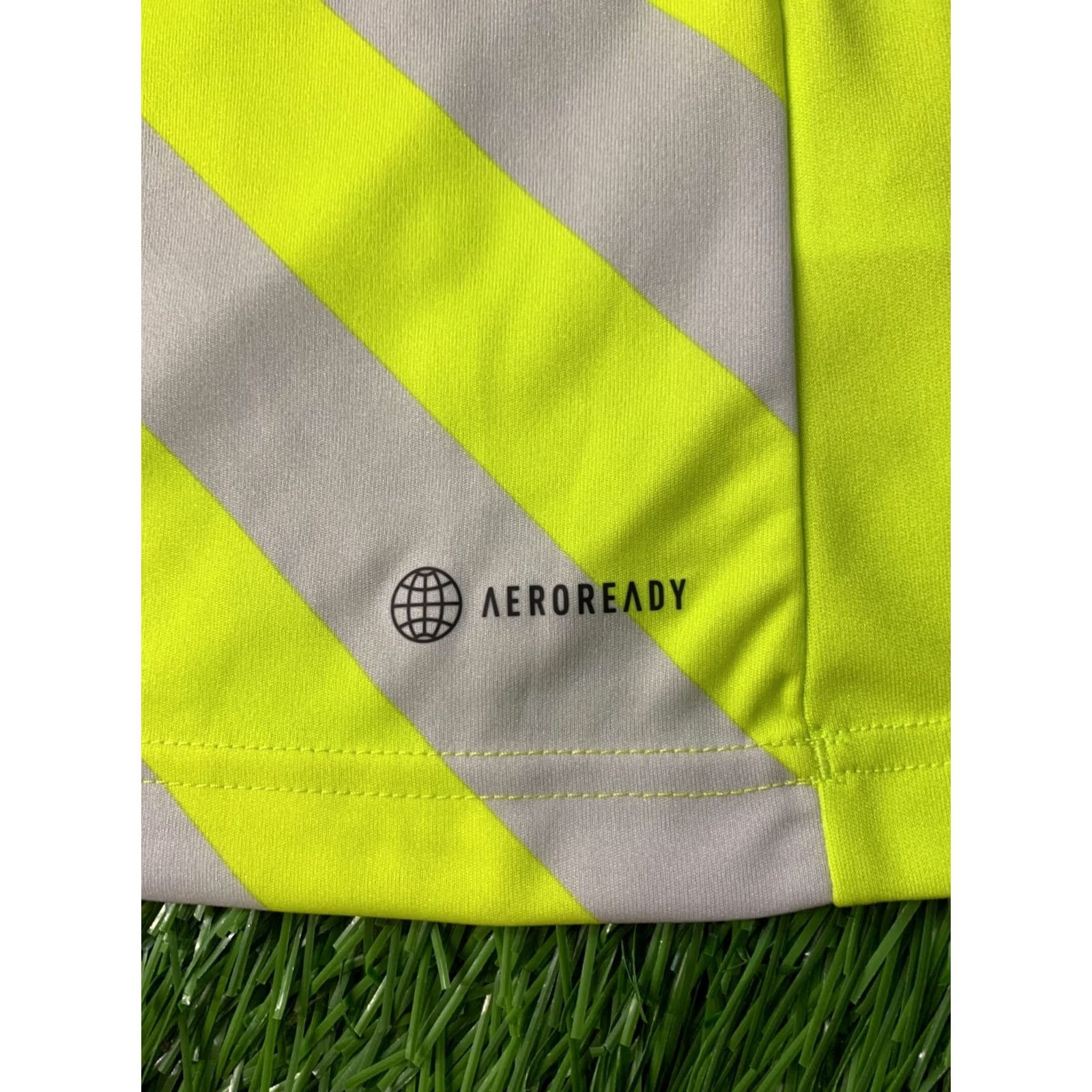 Adidas ADIDAS AEROREADY ENTRADA Shirt M Green and Gray Football 2021 Mens Short Sleeve T-Shirt Jersey Classic 100% Polyester (Recycled) Size US M / EU 48-50 / 2 - 4 Thumbnail