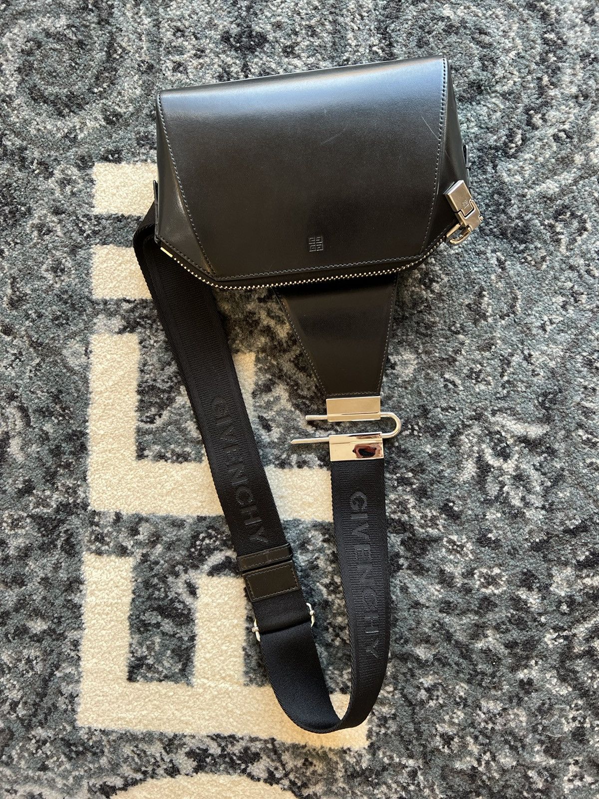 Givenchy GIVENCHY ANTIGONA CROSSBODY BLACK Size ONE SIZE - 4 Thumbnail