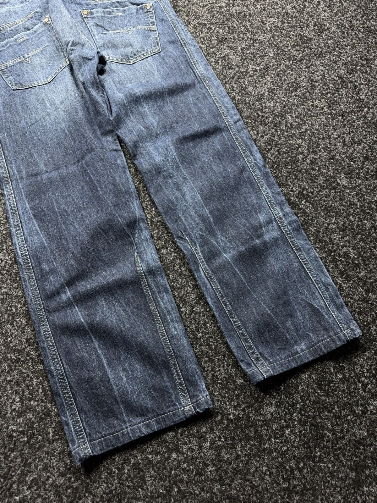 Diesel Luxury 00s Diesel Darron Distressed Y2K Slim Tapered Jeans Size US 33 - 14 Thumbnail