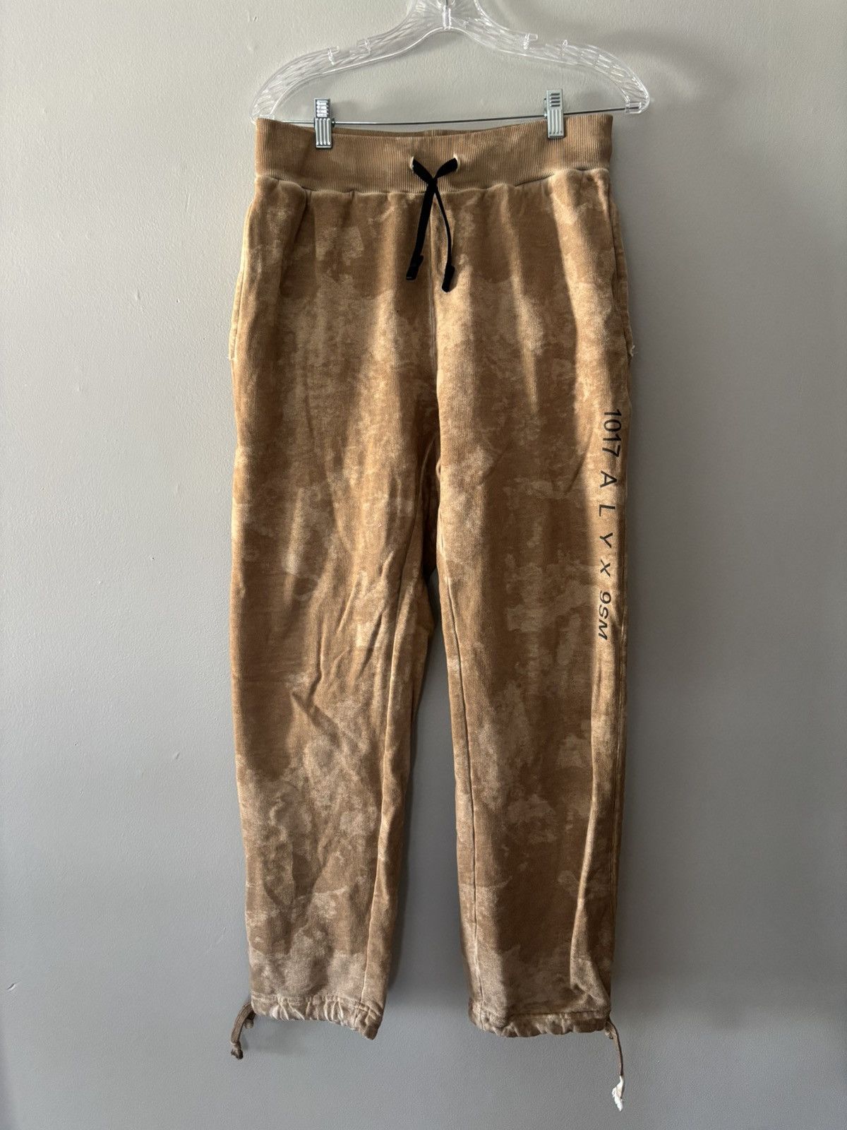 1017 ALYX 9SM 1017 ALYX 9SM Camo Sweatpants Size US 32 / EU 48 - 1 Thumbnail