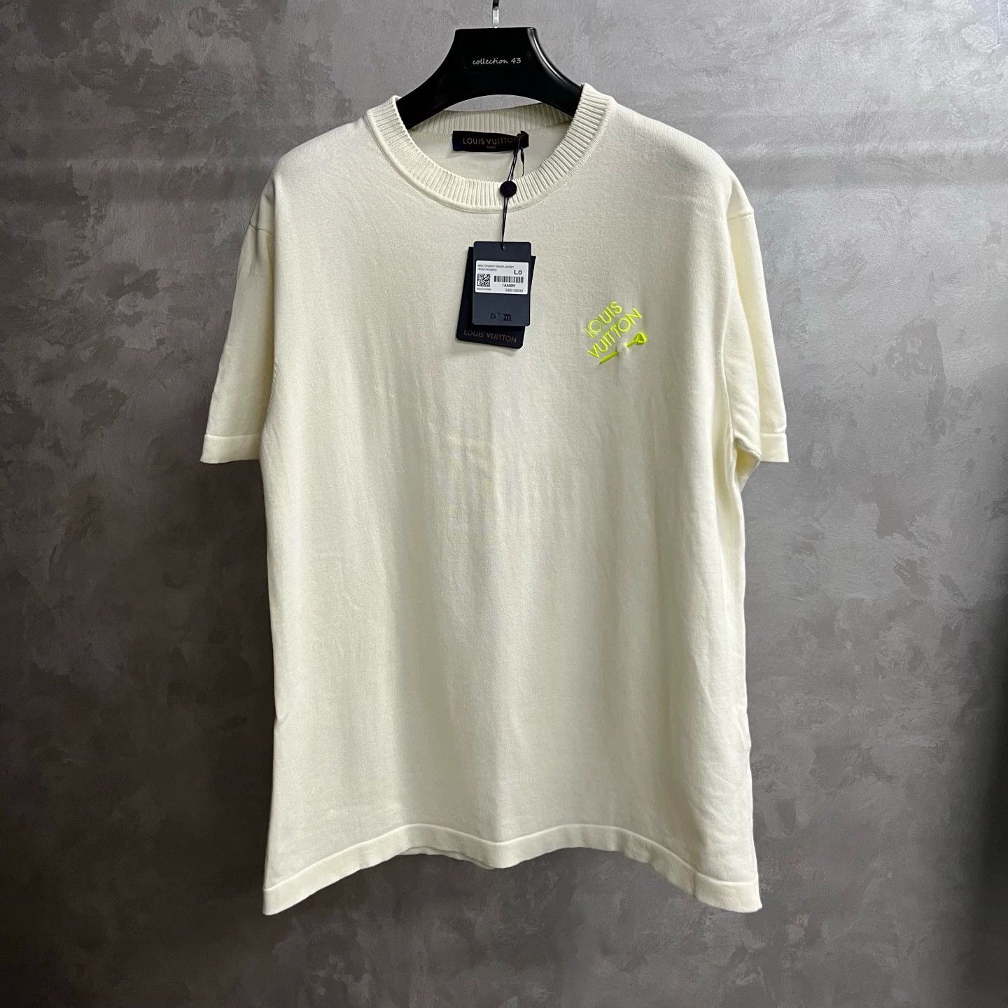 Louis Vuitton Louis Vuitton Embroidered White T-Shirt L Women Size L / US 10 / IT 46 - 1 Thumbnail
