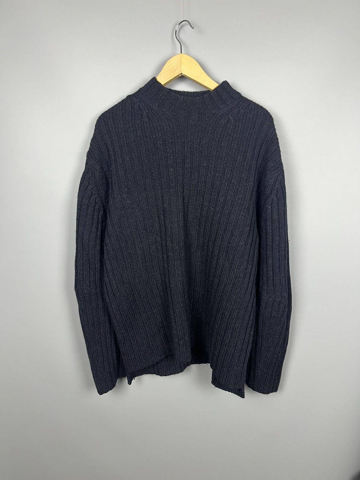 RARE Nicole Farhi wool knitted sweater