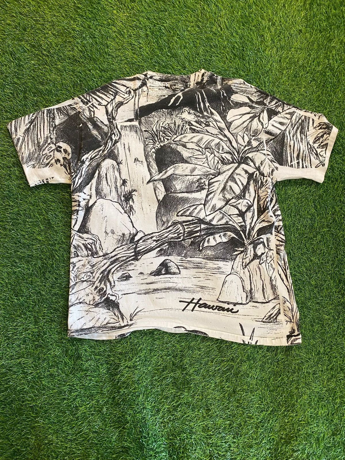Vintage Vintage 90s hawaii AOP all over print t shirt size M/L Size US M / EU 48-50 / 2 - 2 Thumbnail