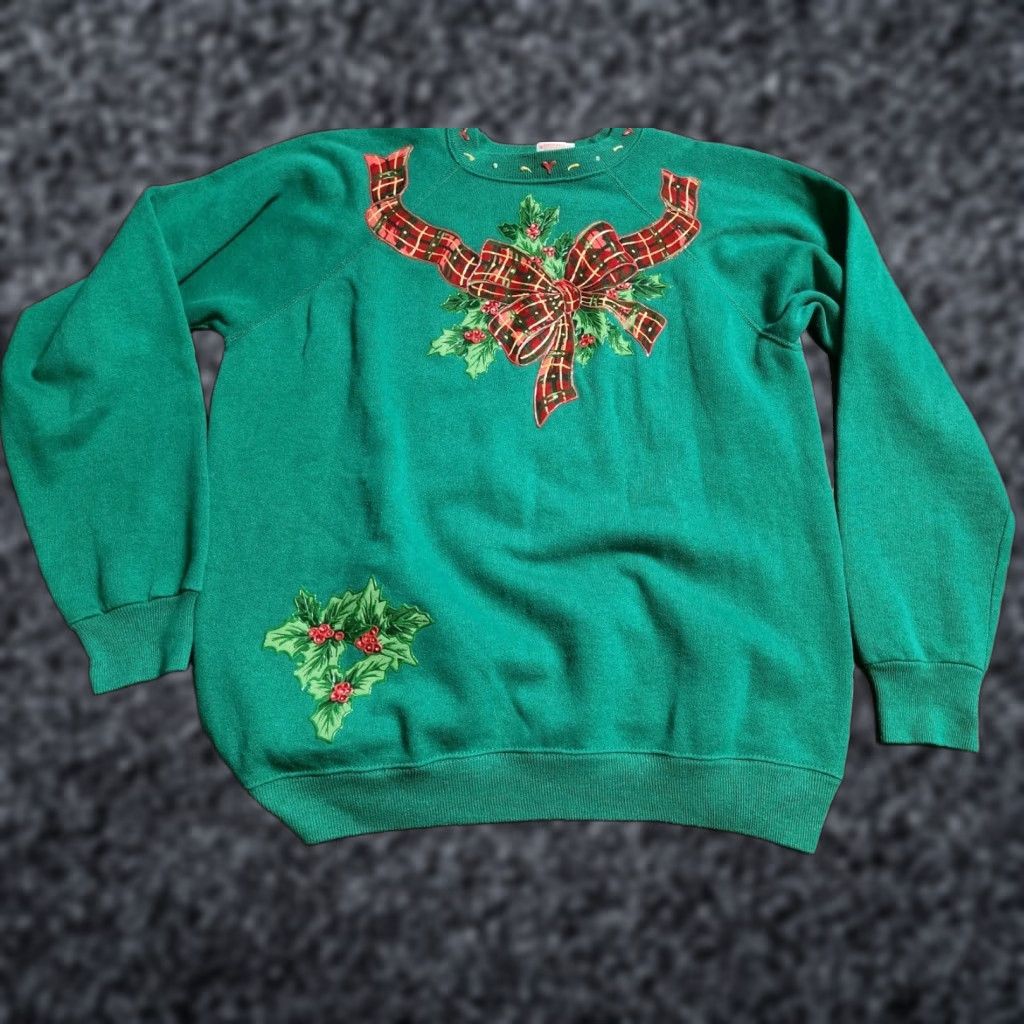 Vintage VINTAGE Hanes Sport Sweatshirt Christmas Bow Holly Crewneck Pullover XL Green Unisex Adults Mens Womens Size US XL / EU 56 / 4 - 1 Thumbnail
