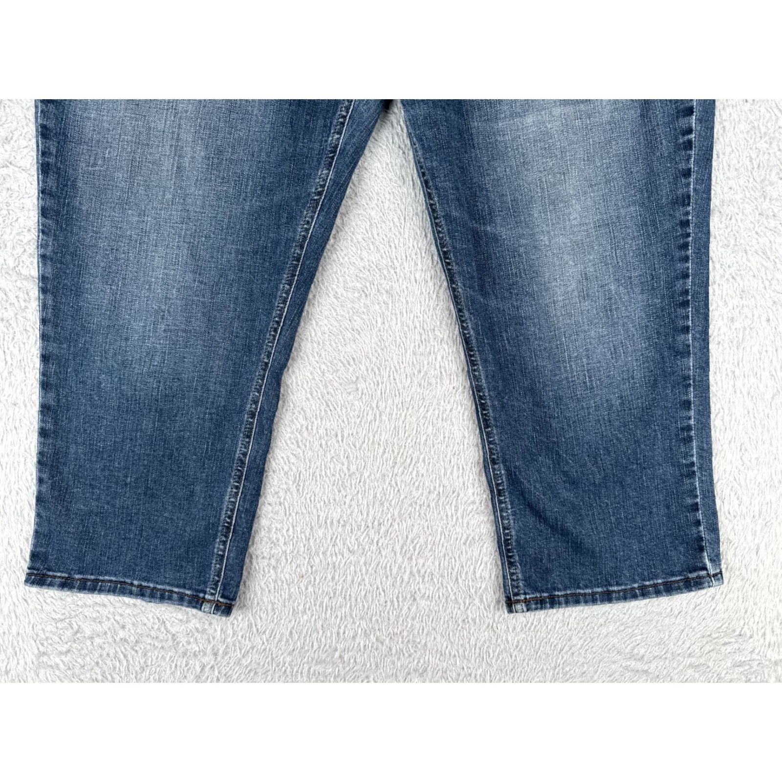 Lee Lee Jeans Women Capri 16 Blue Denim Medium Wash Cotton Blend Zip Fly 36x22 Size 38" / US 16 / IT 52 - 2 Thumbnail