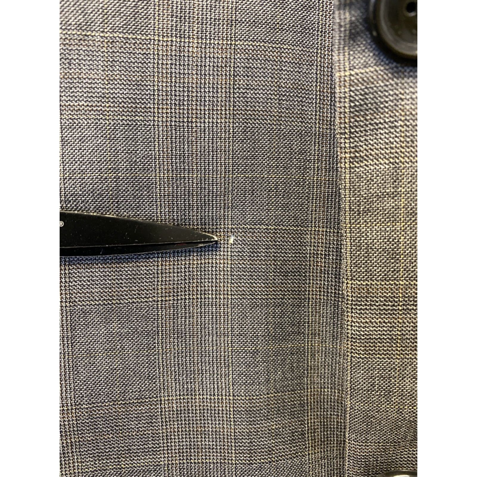 Vintage VINTAGE Hickey Freeman Wool Sport Coat Gray Plaid Size 46R Men's Business Casual 90s Size US S / EU 44-46 / 1 - 3 Thumbnail