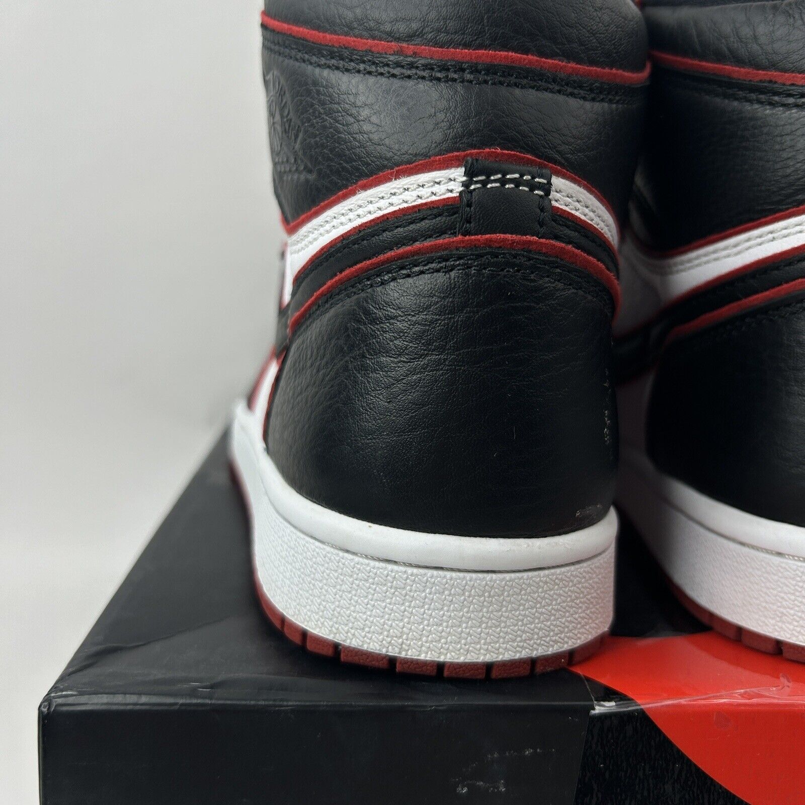 Nike Nike Air Jordan 1 Retro High OG “Bloodline” 2024 Size US 9 / IT 39 - 9 Thumbnail