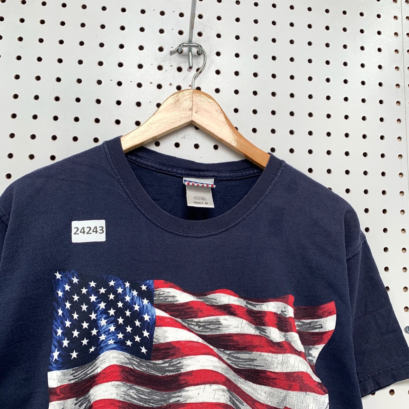 Vintage VINTAGE Sonoma Shirt Navy Blue USA Flag 2002 Graphic Adult Medium 20x26.5 Navy Blue USA Flag 2002 Graphic Men Medium 20x26.5 Size US M / EU 48-50 / 2 - 7 Thumbnail