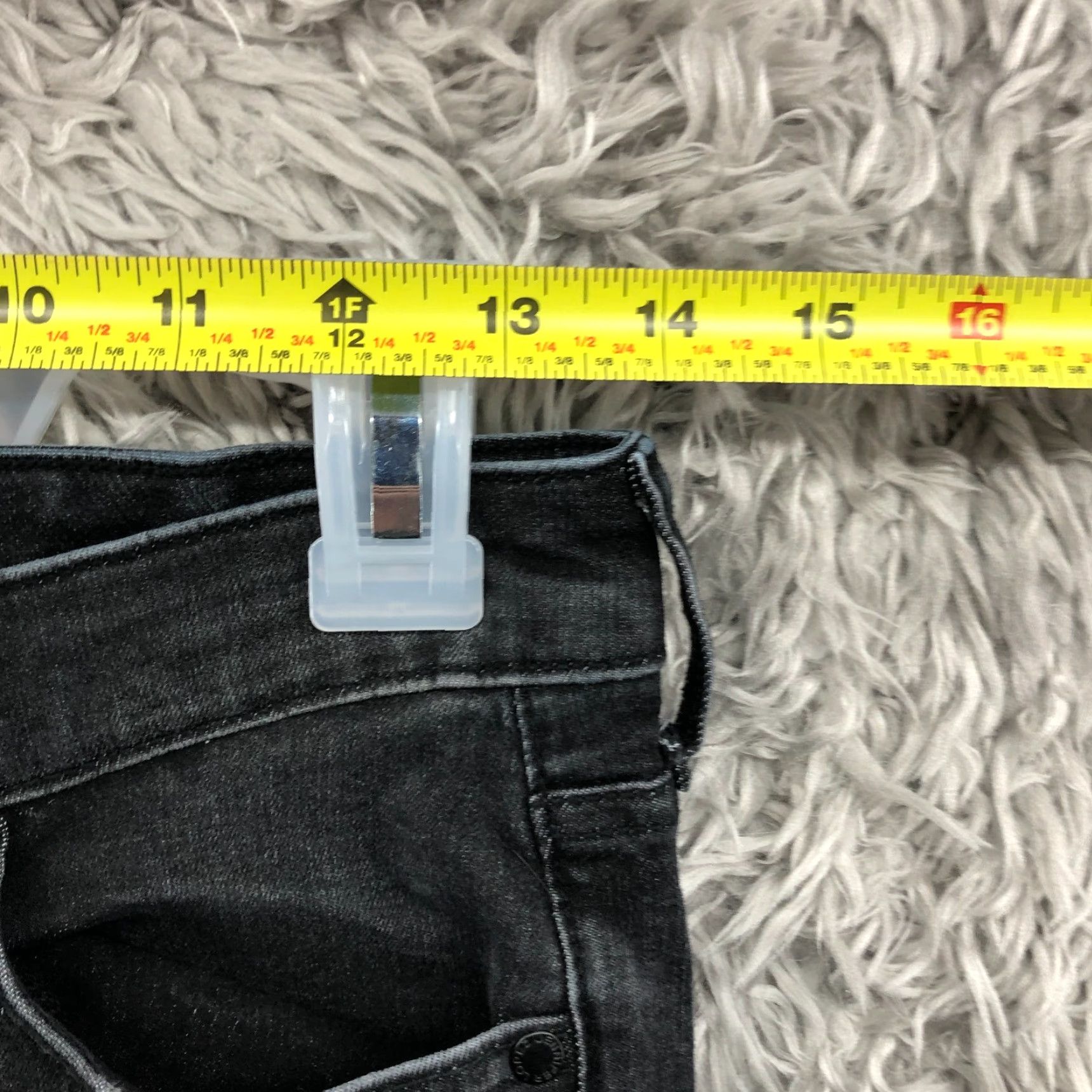 Denime **Jennifer Lopez Women's Mid Rise Black Capri Jeans Size 6** User: Jennifer Lopez Women's Mid Rise Black Capri Jeans Size 6 Size 28" / US 6 / IT 42 - 2 Thumbnail