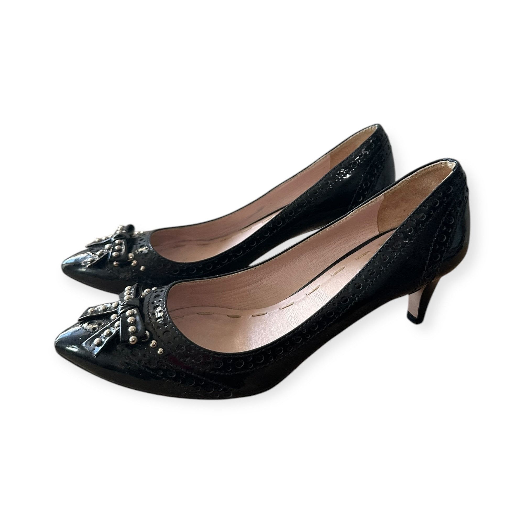 Miu Miu Miu Miu Black Patent Pumps with Studded Bow with perfs, Si Size US 8.5 / IT 38.5 - 13 Thumbnail