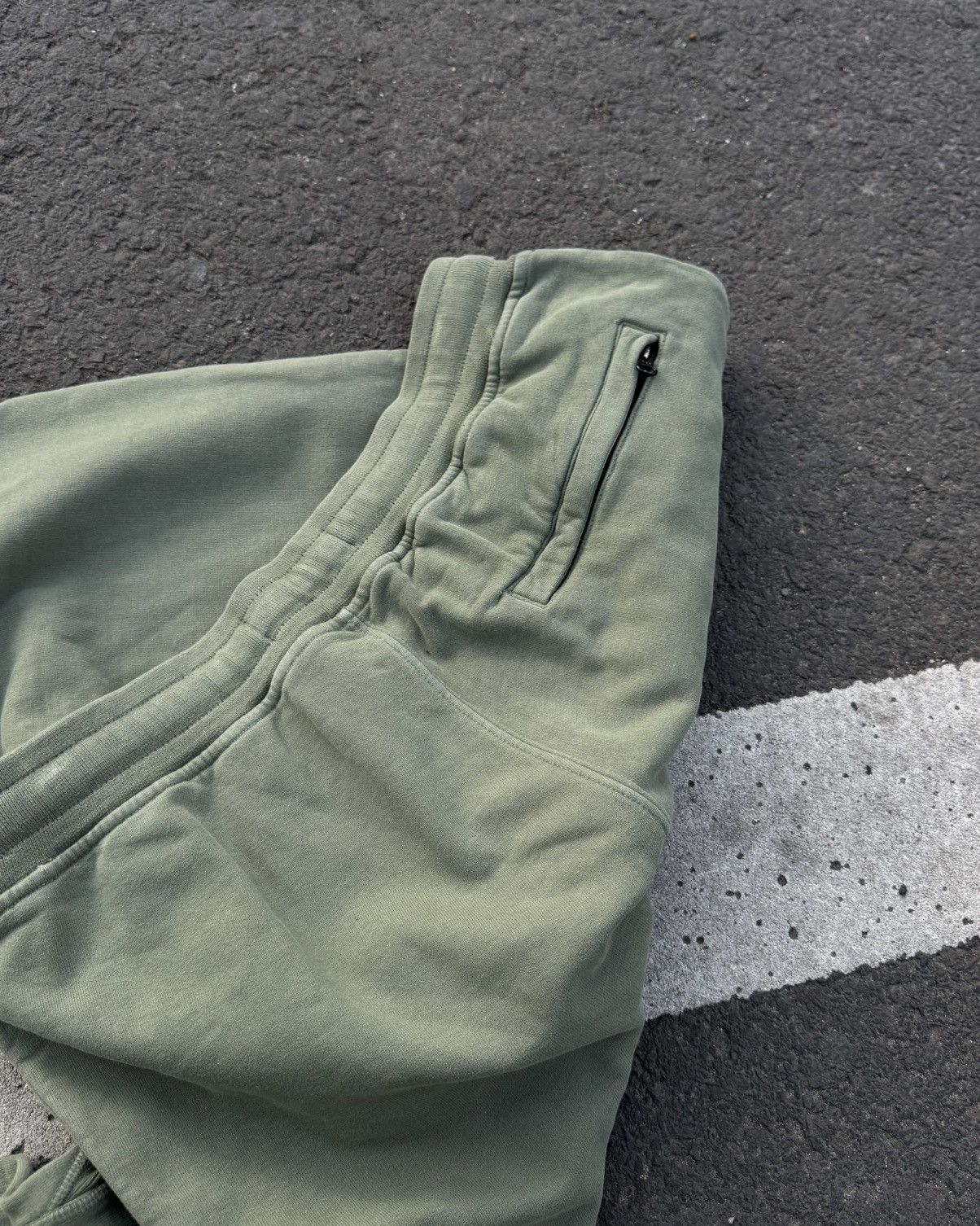 Stone Island legit sweatpants stone island Size US 32 / EU 48 - 7 Thumbnail