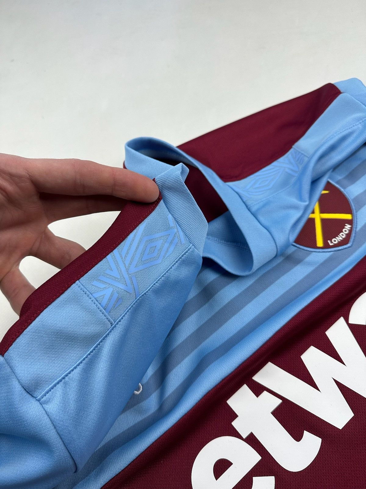 Umbro × Vintage Umbro West Ham United betway Soccer team jersey Size US L / EU 52-54 / 3 - 12 Thumbnail