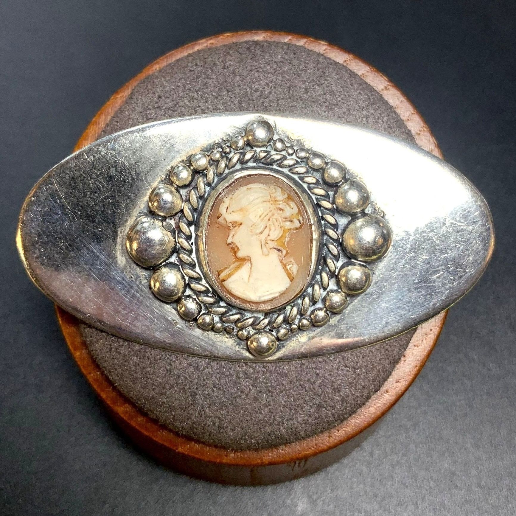 Other VTG Silver Elegant Shell Cameo Pin Brooch 0.3mm Width Size 2 Size ONE SIZE - 1 Thumbnail