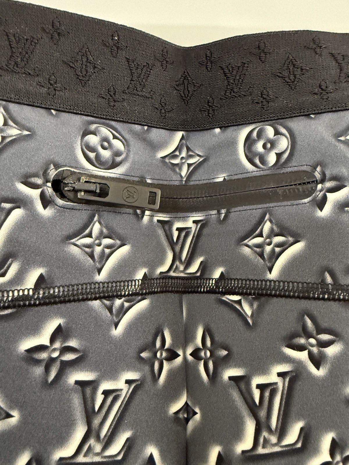 Louis Vuitton Louis Vuitton Monogram Leggings Elastic Polyamide NP1650$ Size 26" / US 2 / IT 38 - 13 Thumbnail