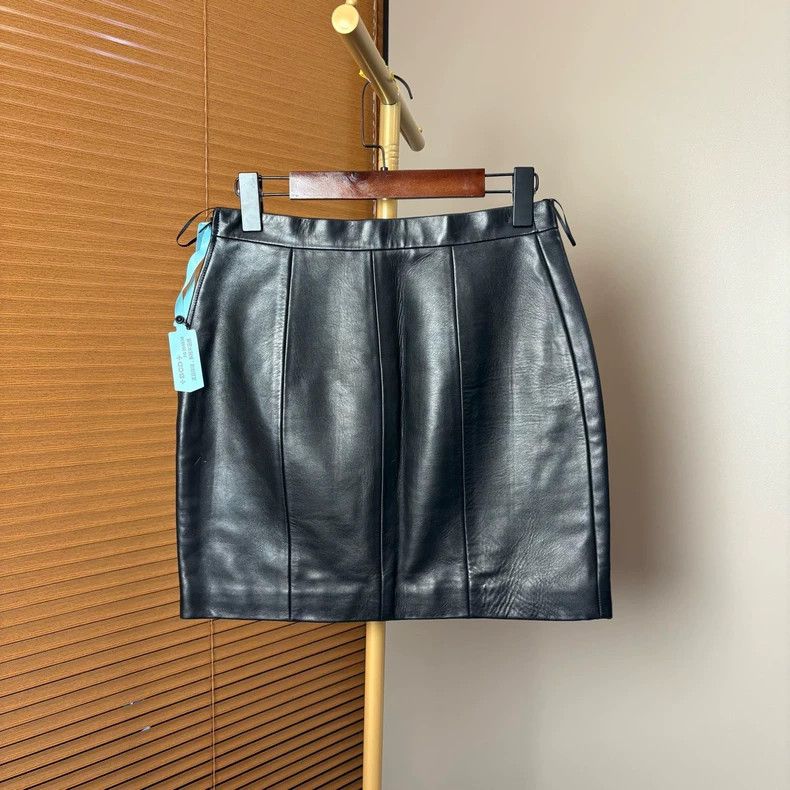 Saint Laurent Paris saint Laurent parisBlack leather skirt 2503-Nextarrow Size 39" - 2 Thumbnail