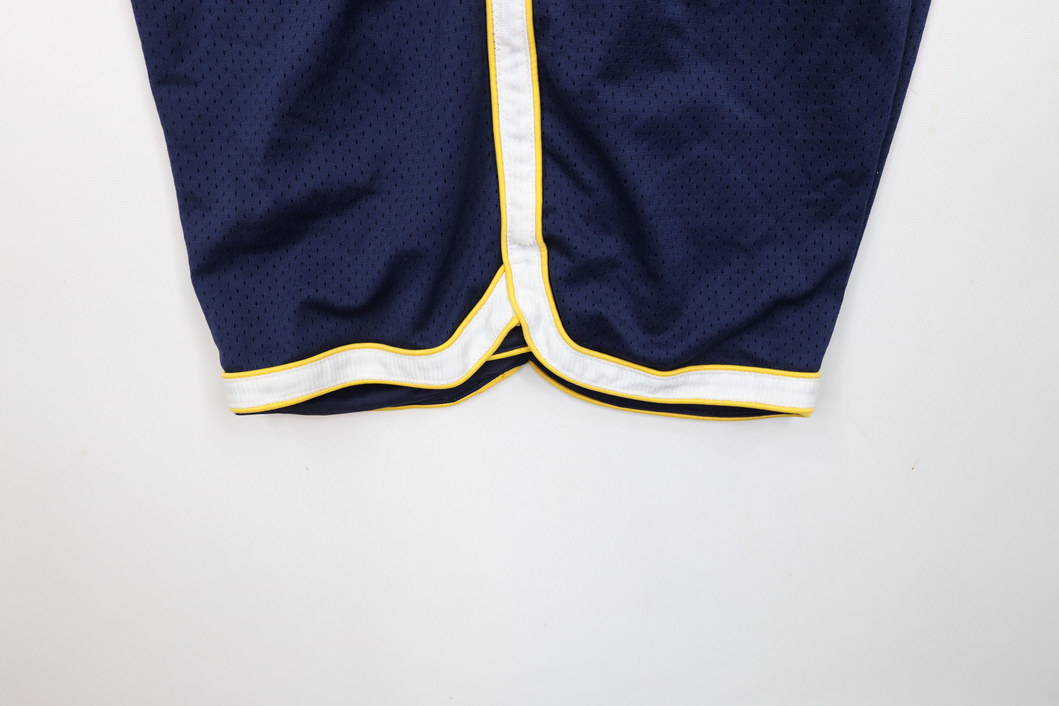 Starter × Vintage Vintage 90s Starter University of Michigan Basketball Shorts Size US 34 / EU 50 - 11 Thumbnail