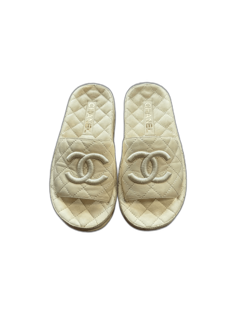 Chanel Chanel White Lambskin Slippers Size 35-yf Size US 5 / EU 37 - 1 Thumbnail