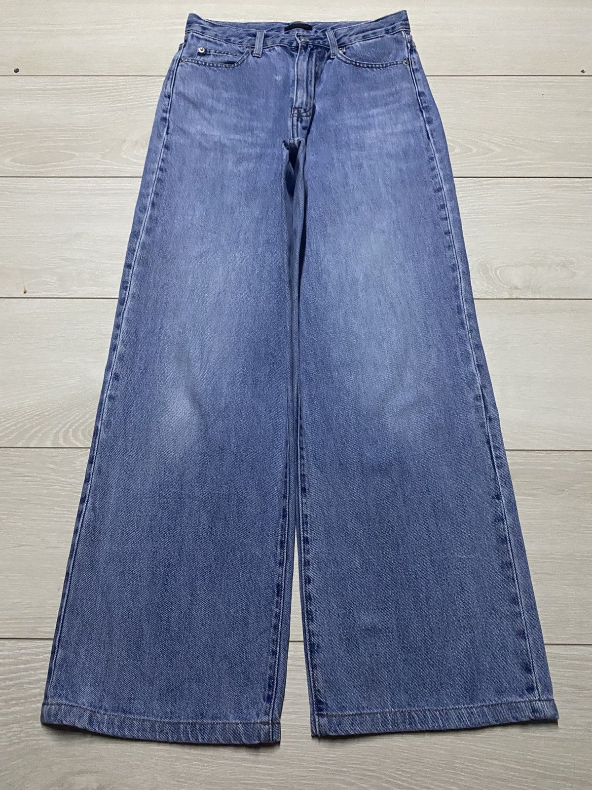 Uniqlo Vintage Uniqlo Light Wash Baggy Jeans Size US 27 - 1 Thumbnail