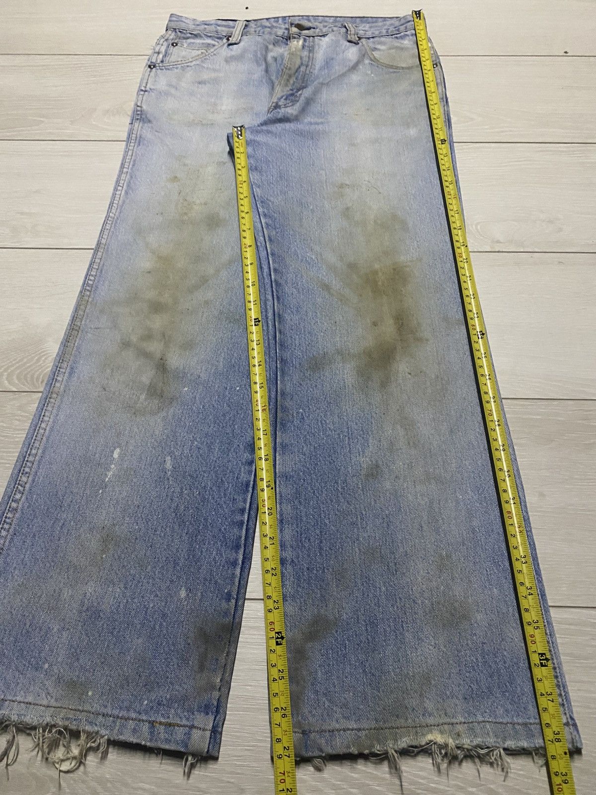 Japanese Brand Vintage Bee Bell Dirty Mud Wash Distressed Baggy Jeans Size US 31 - 17 Thumbnail