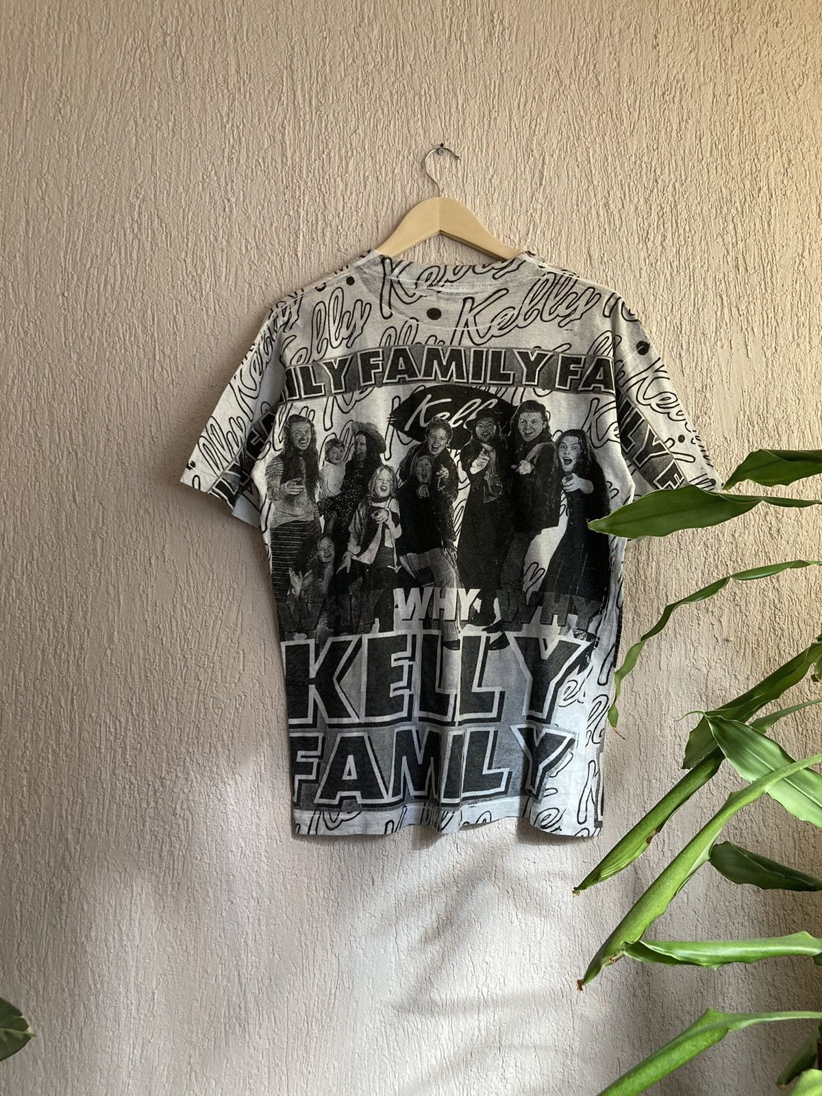 Vintage Vintage Kelly family t shirt Size US S / EU 44-46 / 1 - 4 Thumbnail