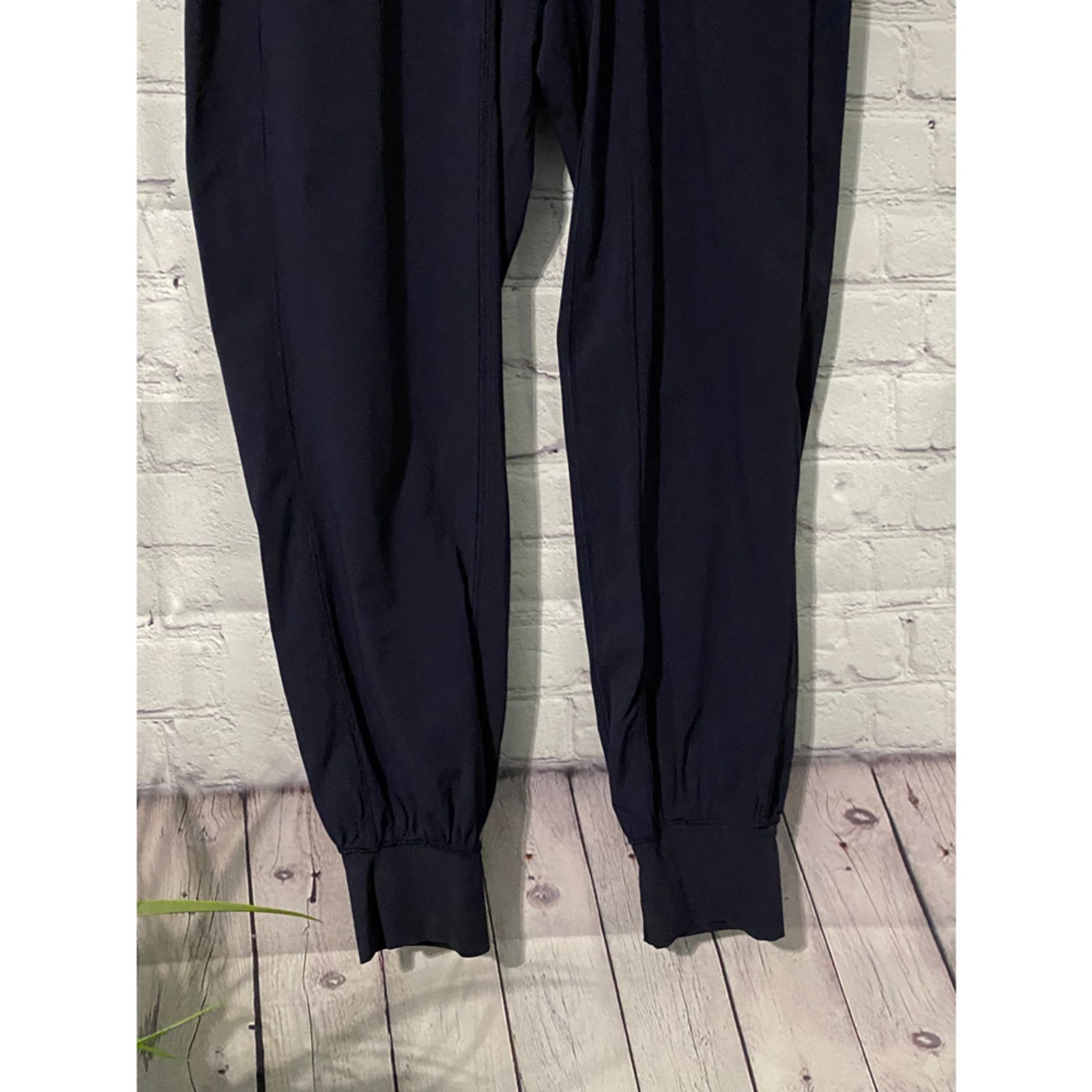 Lululemon Lululemon joggers size 4 Size US 26 / EU 42 - 4 Thumbnail