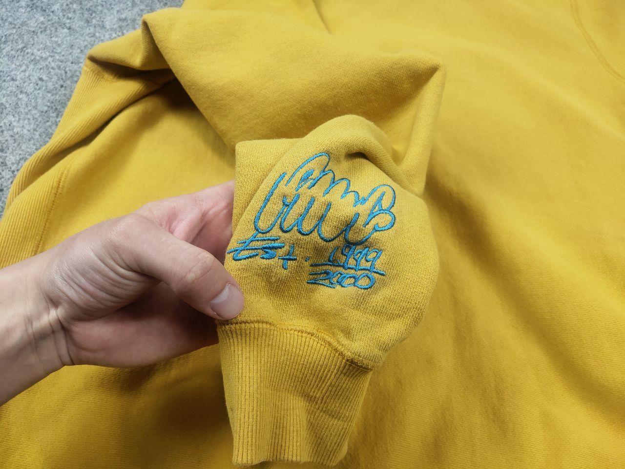 Vintage PHUG Yellow Embroidered volumetric logo PHUGGERS Sweatshirt Size US M / EU 48-50 / 2 - 14 Thumbnail