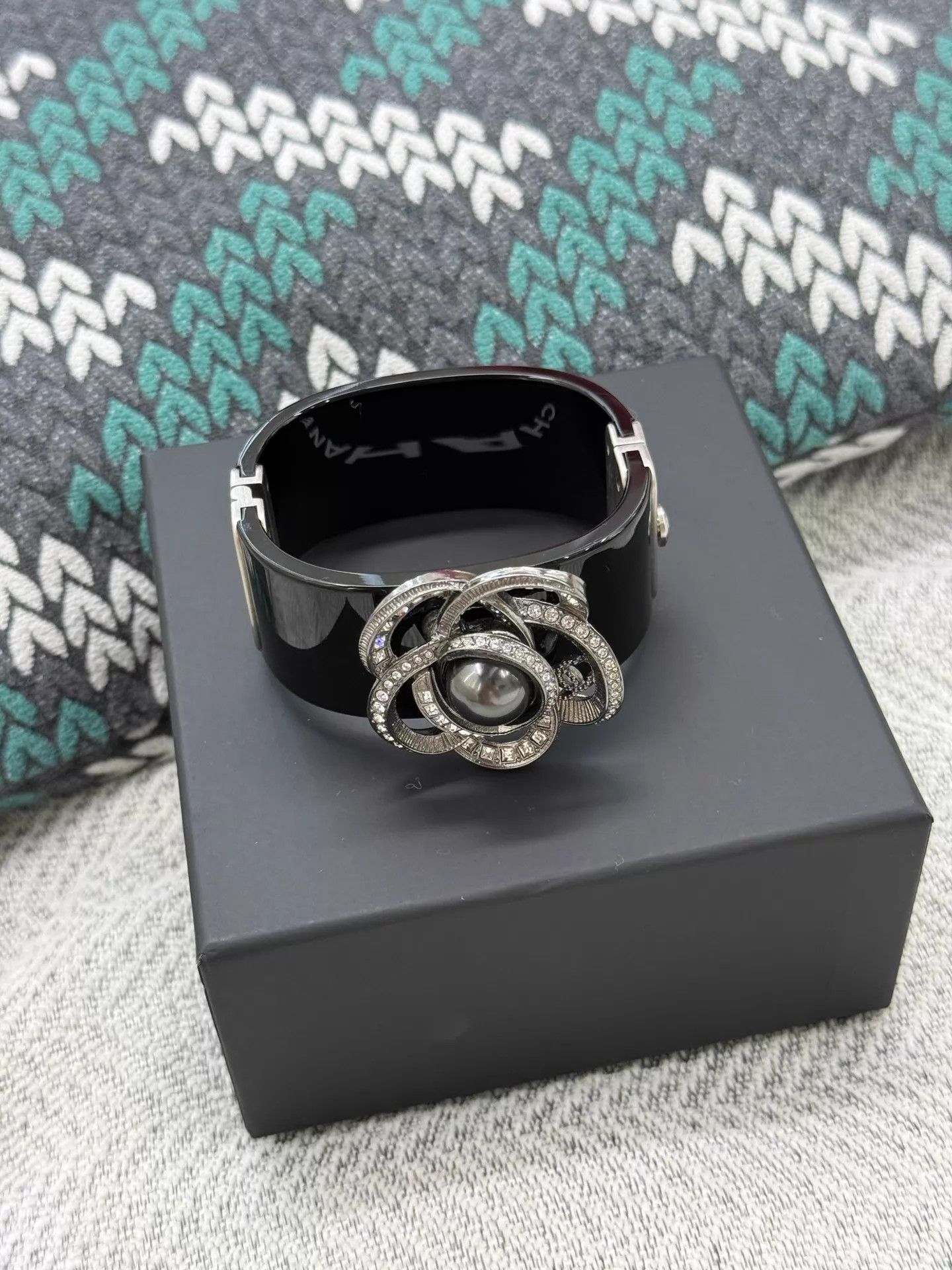 Chanel Chanel Black 3D Camellia Acrylic Bracelet New Size ONE SIZE - 2 Thumbnail