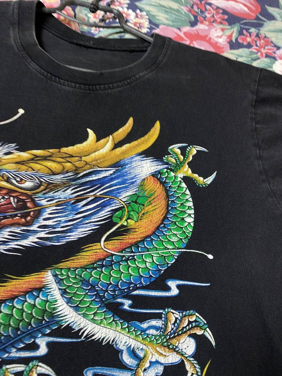 Band Tees × Vintage Vintage streetwear tee Dragon ower print Size US M / EU 48-50 / 2 - 12 Thumbnail