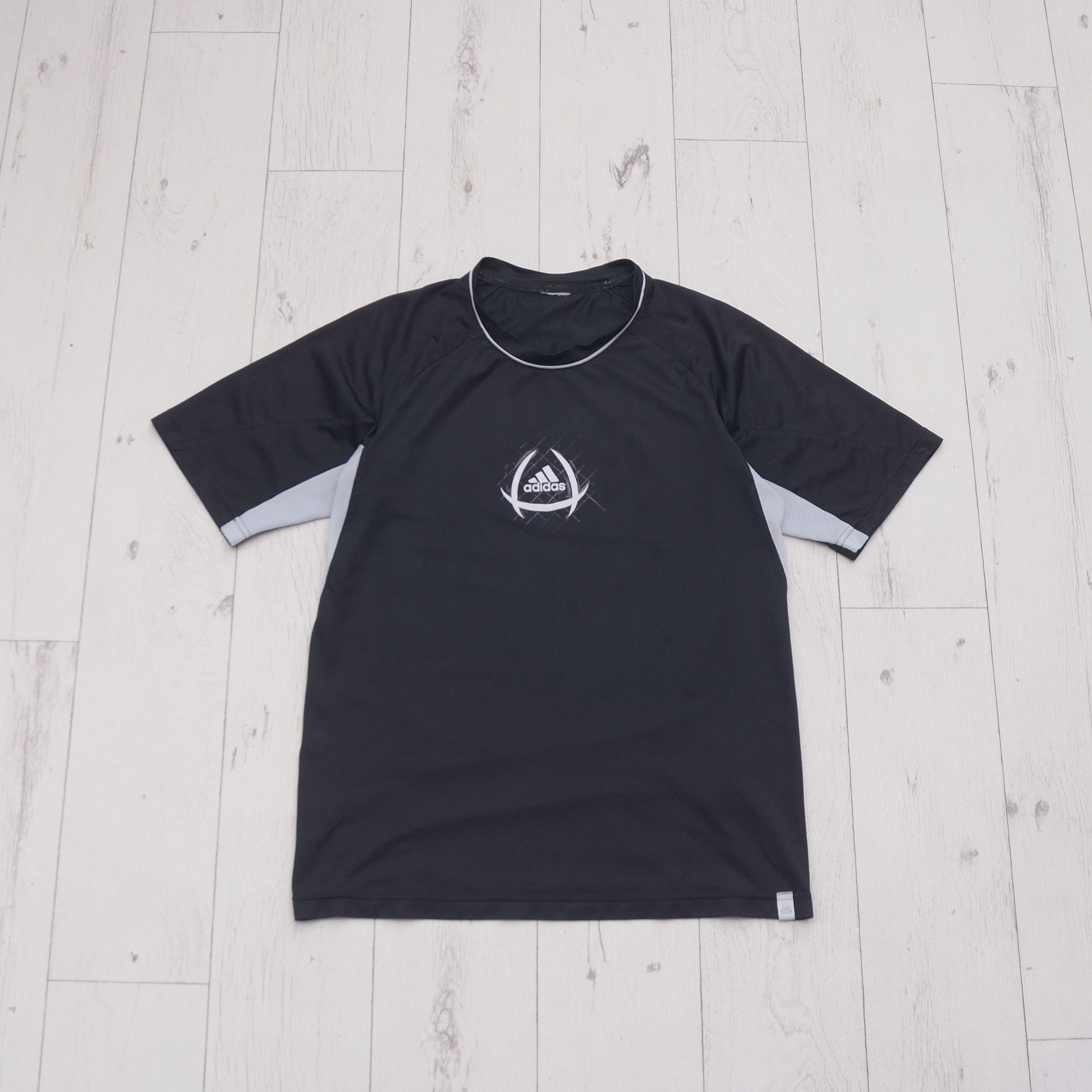 Adidas × Vintage Vintage Adidas Climacool Mens Black T-Shirt Central Logo s S Size US S / EU 44-46 / 1 - 1 Thumbnail