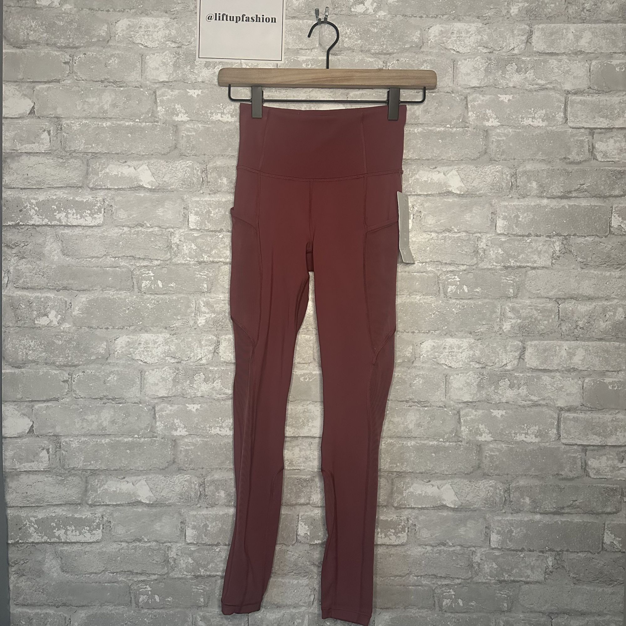 Athleta Athleta Ultimate Stash Mesh 7/8 Tight NWT Size XXS Burgundy Size 24" / US 00 / IT 34 - 1 Thumbnail